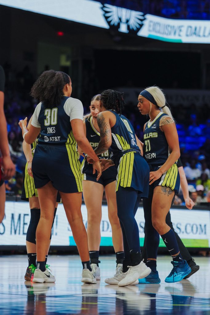Dallas Wings Huddle