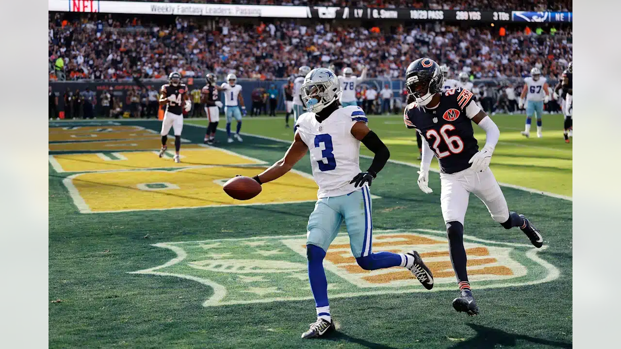 Dallas Cowboys Greg Pickens scores touchdown.