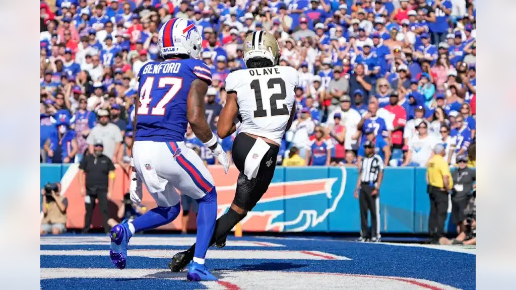 Football player Chris Olave making a catch.