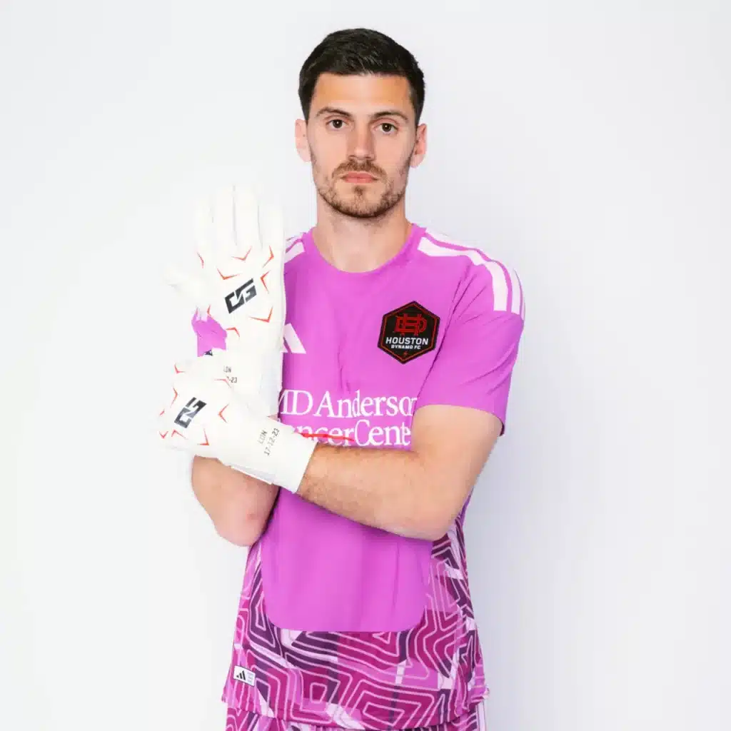 31 Jonathan Bond