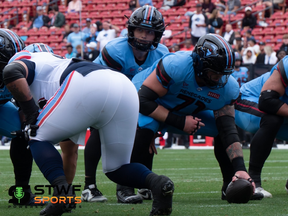 Columbus Aviators vs Dallas Renegades 1 Austin Reed QB UFL Football players preparing for snap